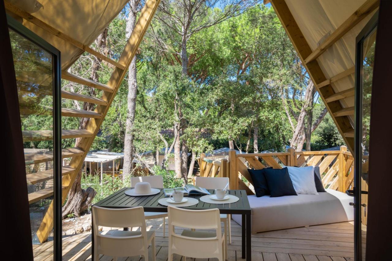 Camping Il Capannino Glamping Village Марина ди Бибона Екстериор снимка