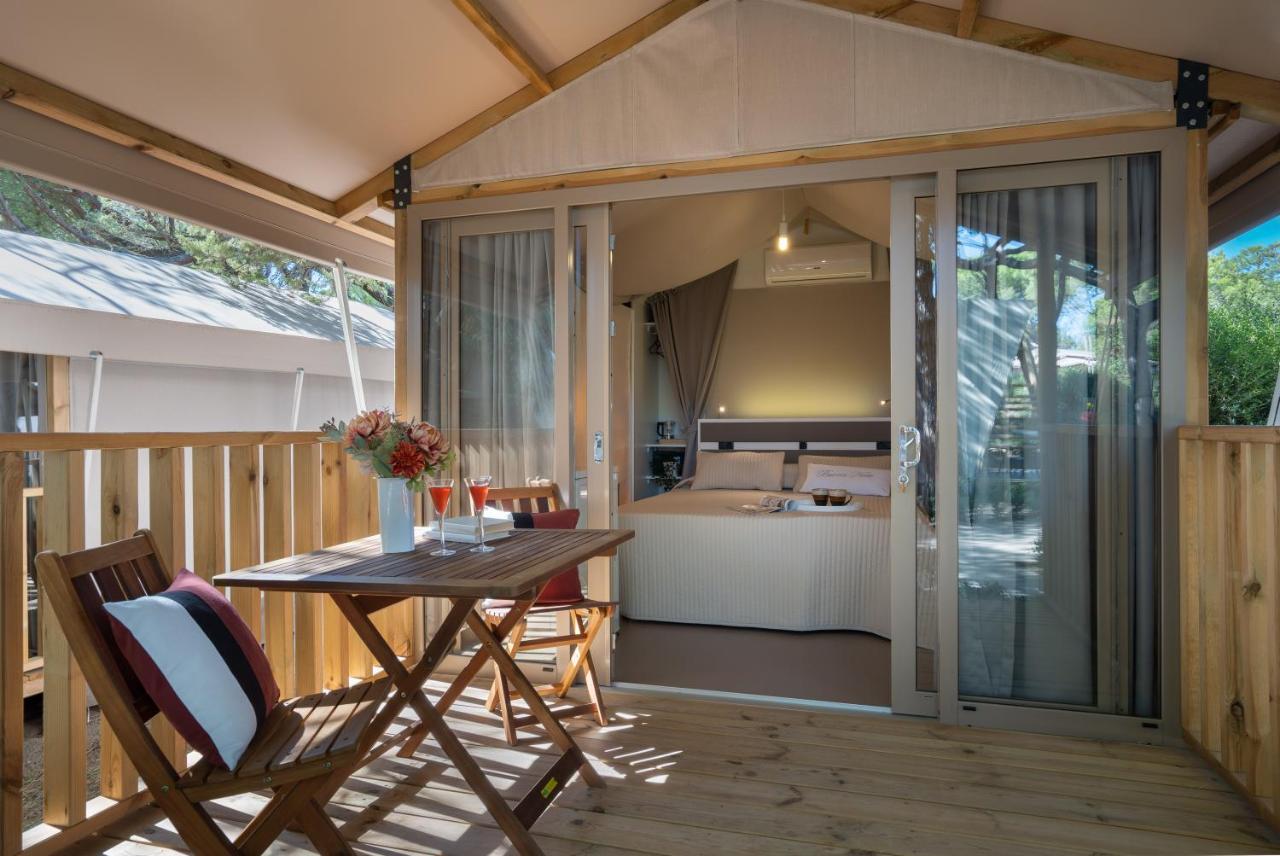 Camping Il Capannino Glamping Village Марина ди Бибона Екстериор снимка