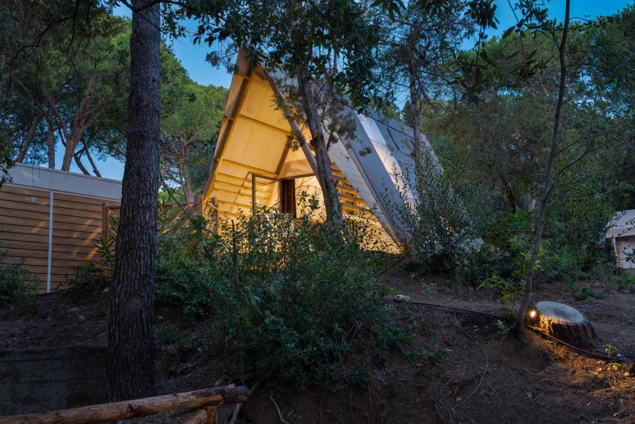 Camping Il Capannino Glamping Village Марина ди Бибона Екстериор снимка