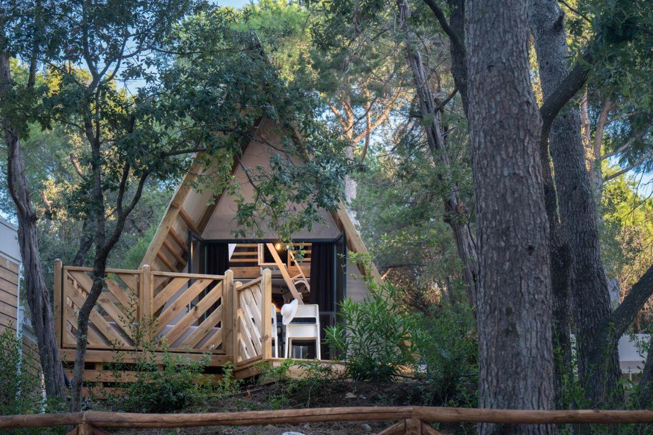 Camping Il Capannino Glamping Village Марина ди Бибона Екстериор снимка