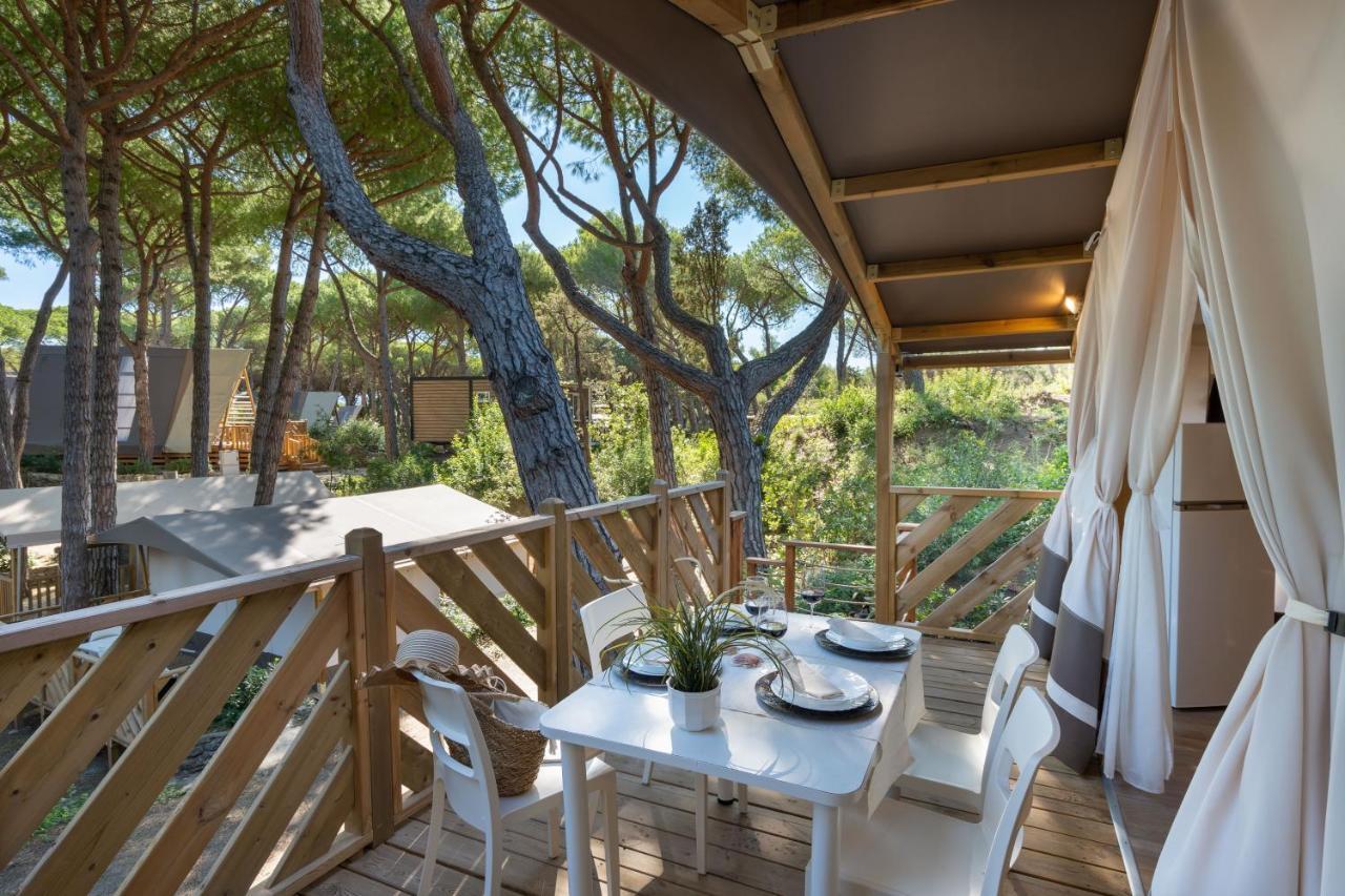 Camping Il Capannino Glamping Village Марина ди Бибона Екстериор снимка