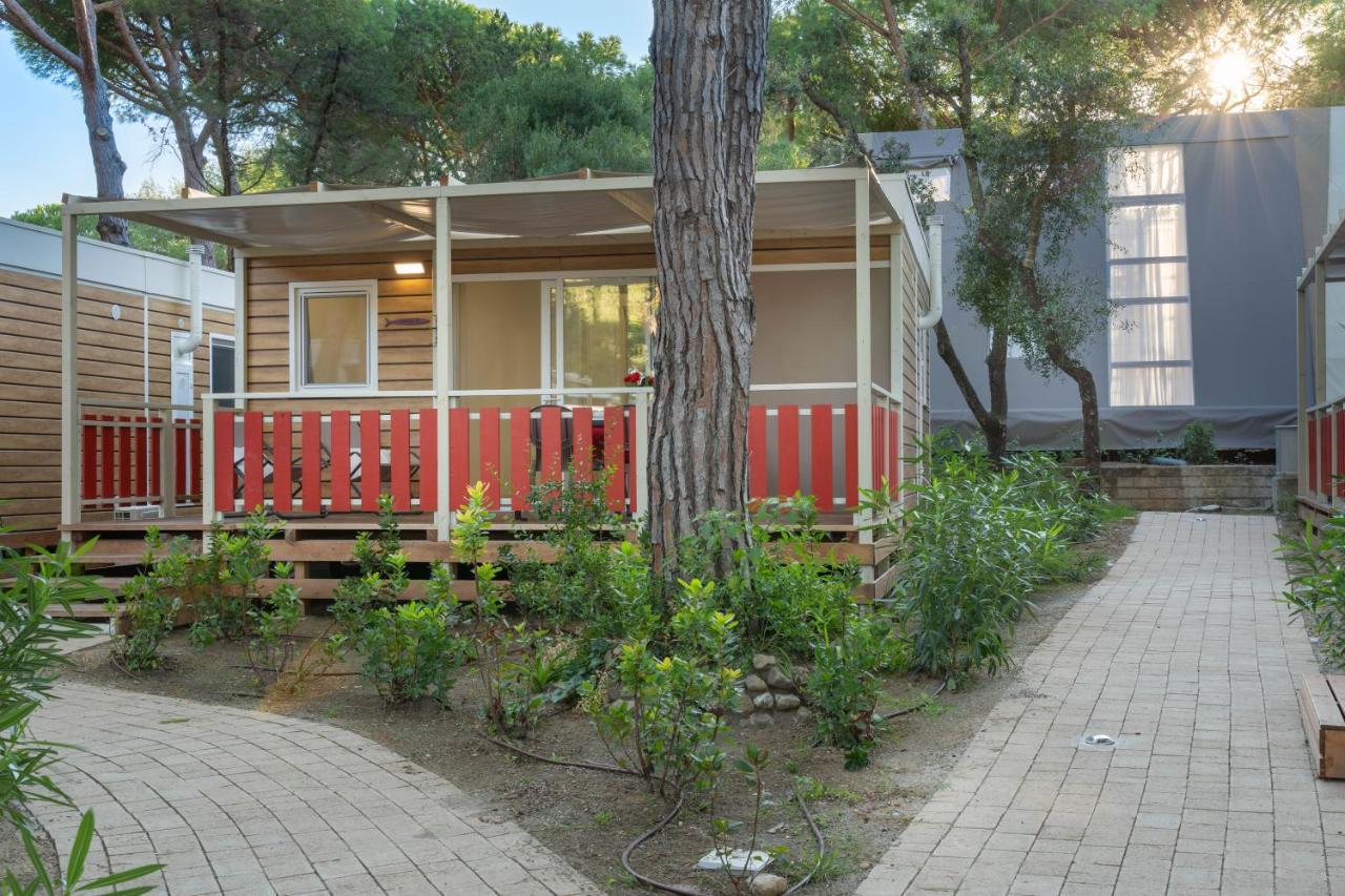 Camping Il Capannino Glamping Village Марина ди Бибона Екстериор снимка